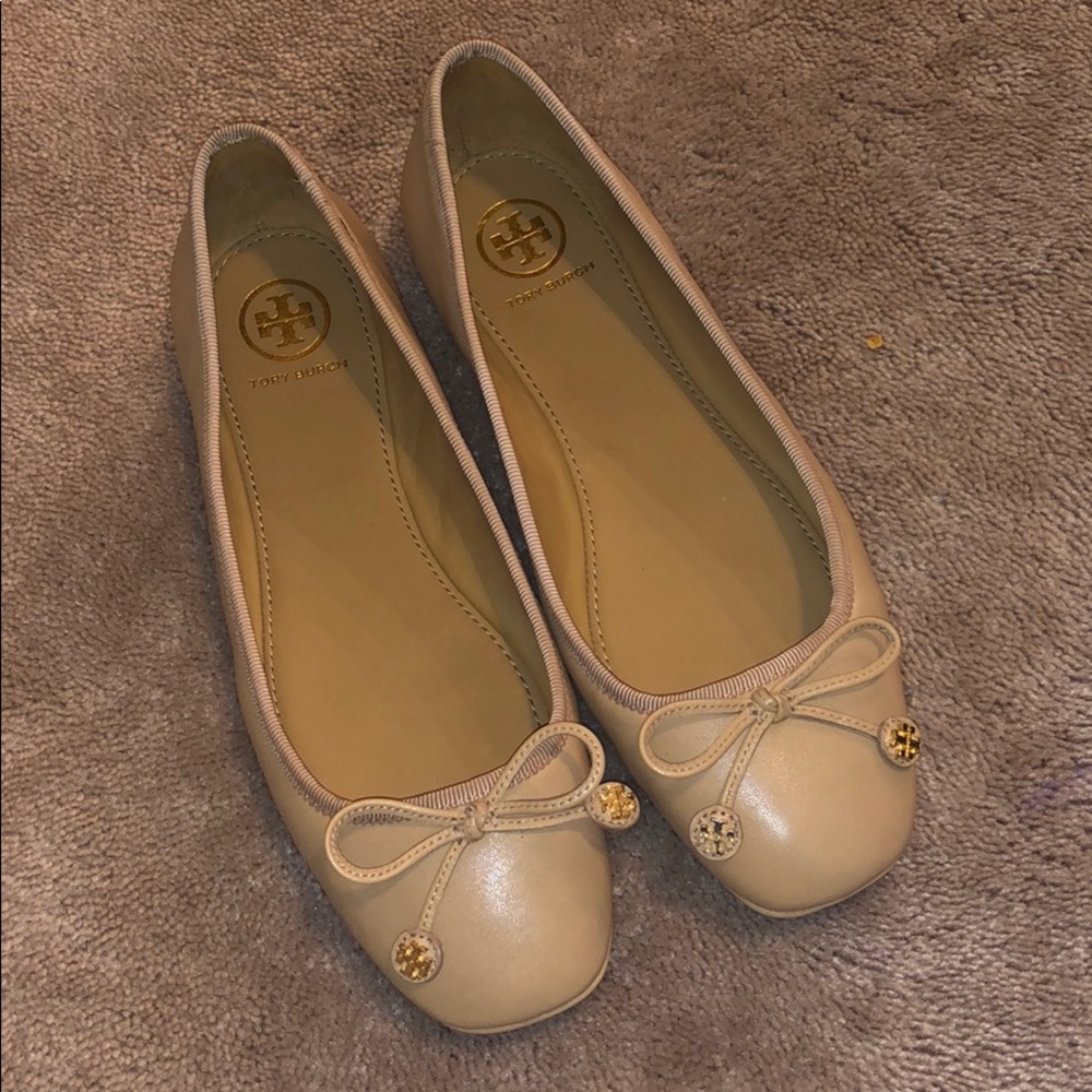 Beautiful Nude Flats. WORN ONCE FOR 2 HOURS